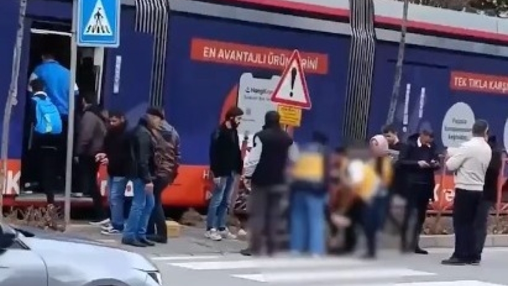 Belsin’de tramvay yayaya çarptı